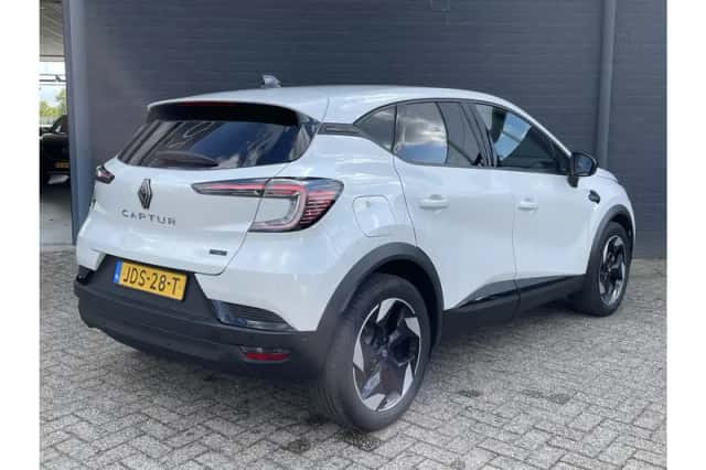 Renault Captur (2025) thumbnail 2