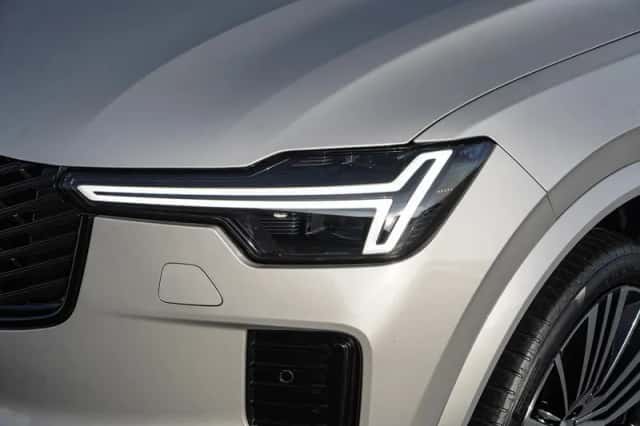 Volvo XC90 (2025) thumbnail 4