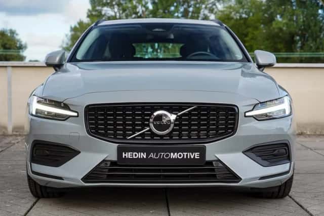 Volvo V60 (2023) thumbnail 2