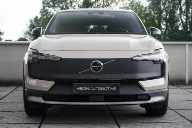 Volvo EX30 Cross Country (2026) thumbnail 2