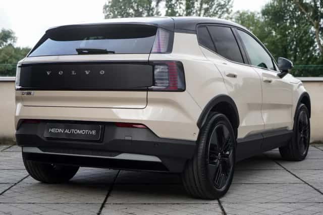 Volvo EX30 Cross Country (2026) thumbnail 6