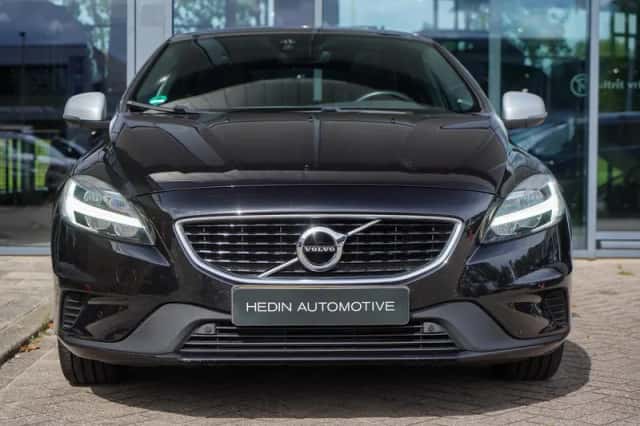 Volvo V40 (2018) thumbnail 2