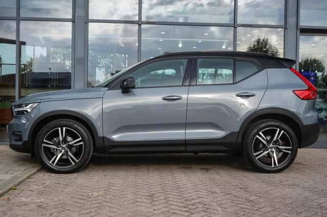 Volvo XC40 (2021) thumbnail 3