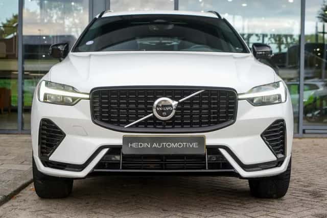 Volvo XC60 (2022) thumbnail 2