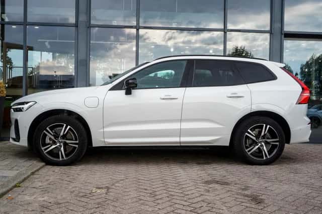 Volvo XC60 (2022) thumbnail 3