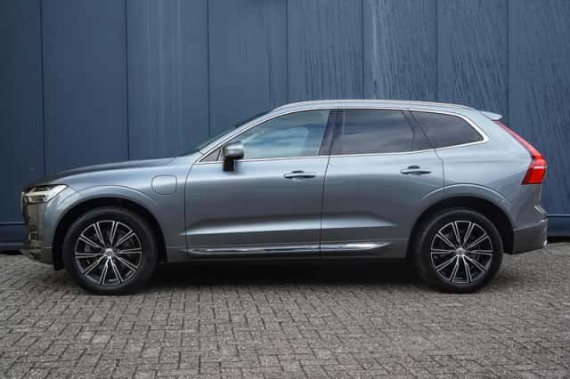 Volvo XC60 (2021) thumbnail 3