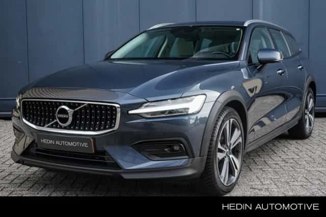 Volvo V60 (2021) thumbnail 1