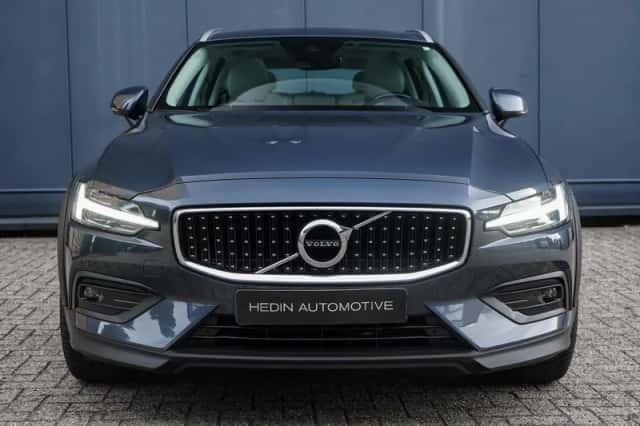 Volvo V60 (2021) thumbnail 2