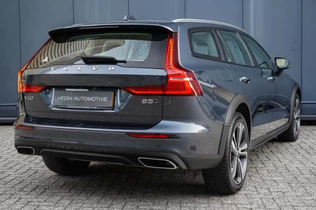 Volvo V60 (2021) thumbnail 6