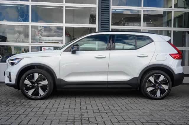 Volvo EX40 (2025) thumbnail 3