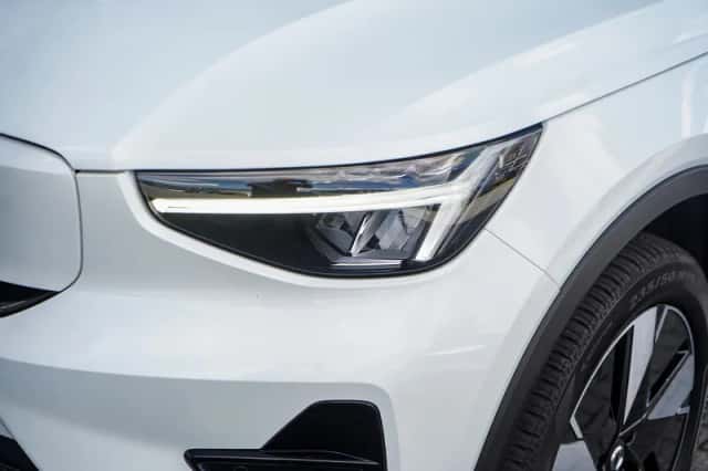 Volvo EX40 (2025) thumbnail 4