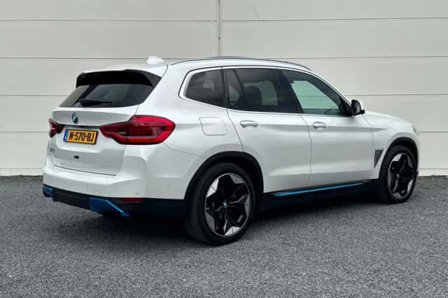 BMW iX3 (2021) thumbnail 2
