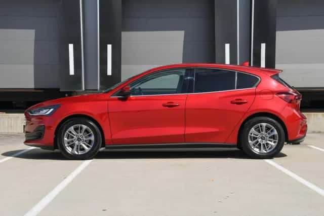 Ford Focus (2023) thumbnail 3