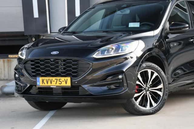Ford Kuga (2023) thumbnail 2