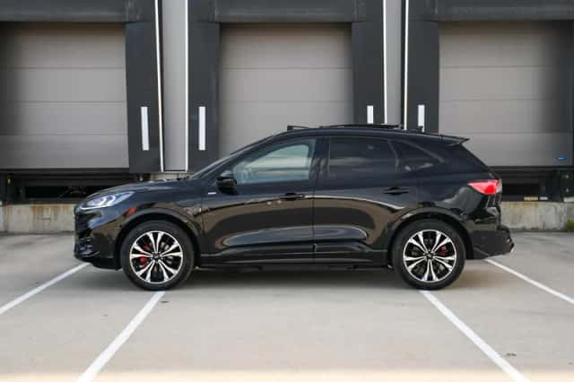 Ford Kuga (2023) thumbnail 4