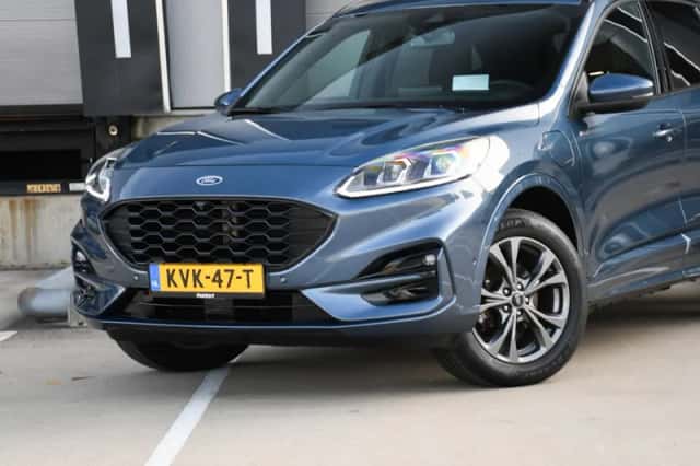 Ford Kuga (2023) thumbnail 2