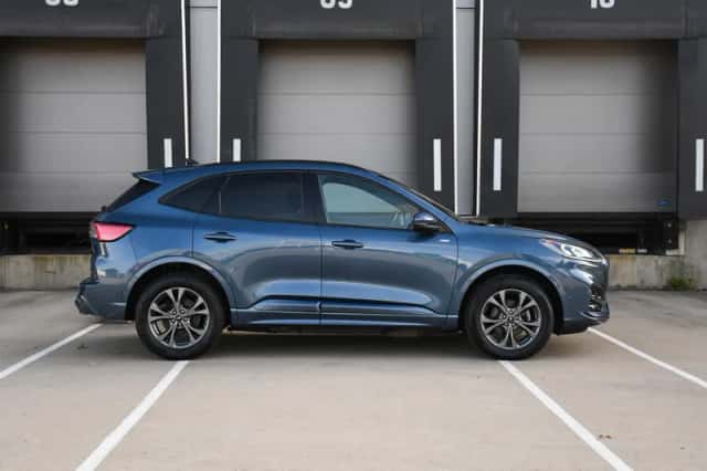 Ford Kuga (2023) thumbnail 4