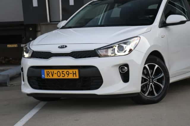 Kia Rio (2018) thumbnail 2