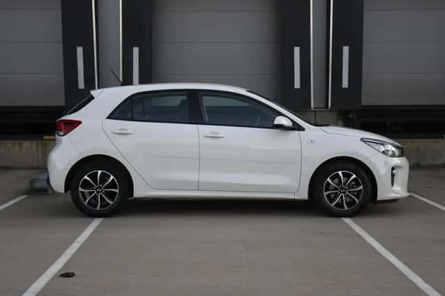 Kia Rio (2018) thumbnail 4