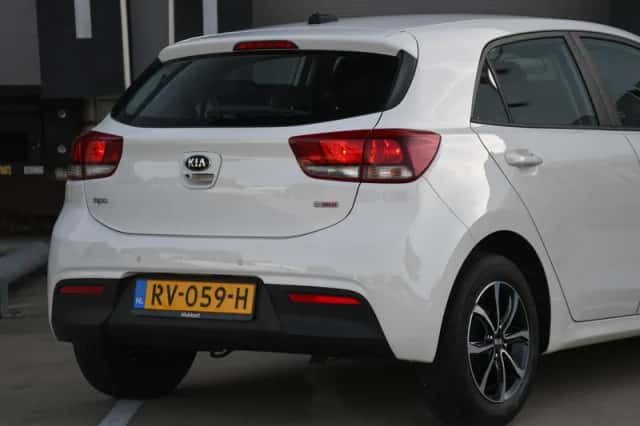 Kia Rio (2018) thumbnail 6