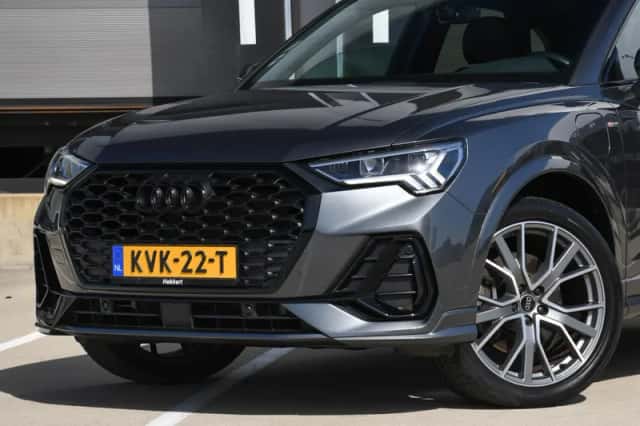 Audi Q3 (2022) thumbnail 2