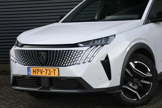 Peugeot e-3008 (2025) thumbnail 2