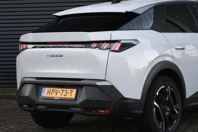 Peugeot e-3008 (2025) thumbnail 6
