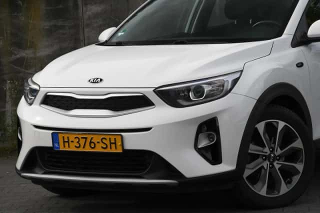 Kia Stonic (2020) thumbnail 2