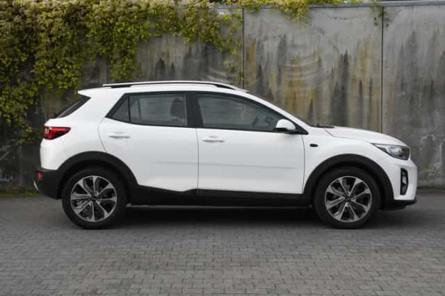 Kia Stonic (2020) thumbnail 4