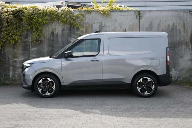 Ford E-Transit Courier (2026) thumbnail 3