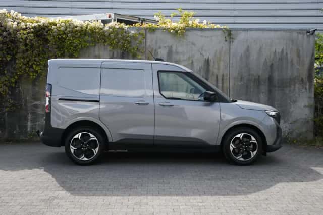 Ford E-Transit Courier (2026) thumbnail 4