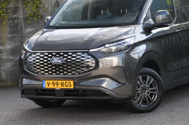 Ford E-Transit Custom (2026) thumbnail 2