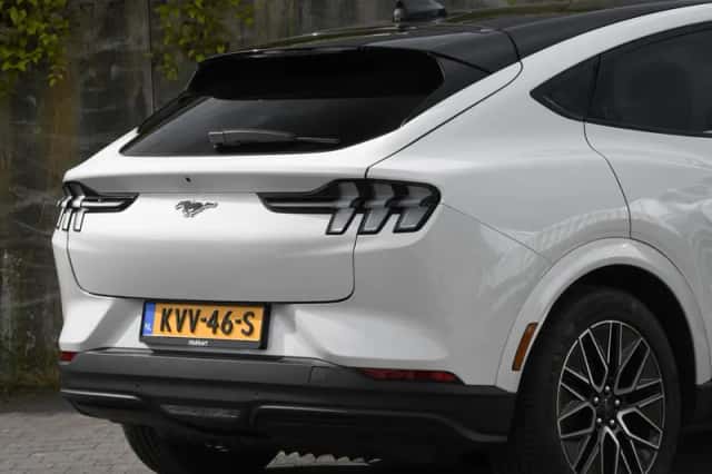 Ford Mustang Mach-E (2025) thumbnail 5
