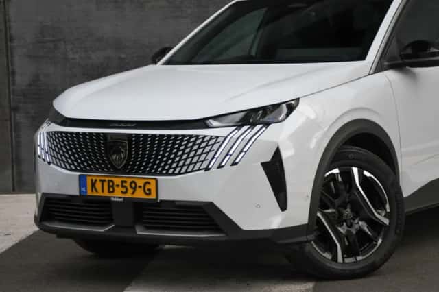 Peugeot 5008 (2026) thumbnail 2