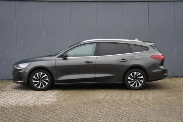 Ford Focus (2023) thumbnail 3