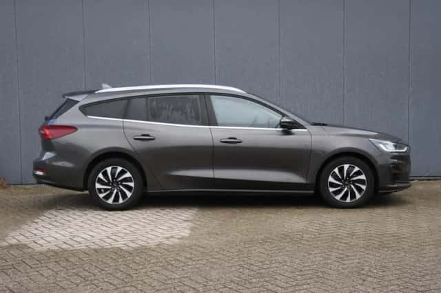 Ford Focus (2023) thumbnail 4