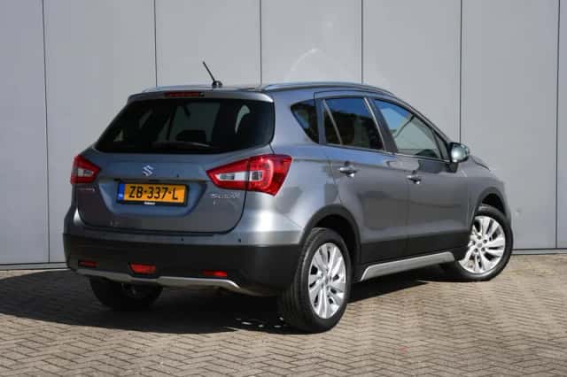 Suzuki S-Cross (2018) thumbnail 5