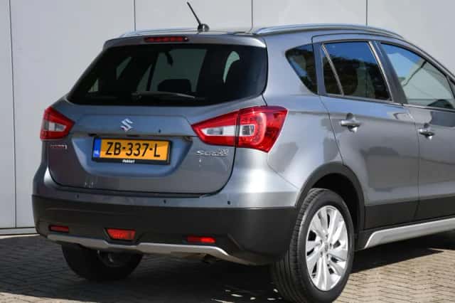 Suzuki S-Cross (2018) thumbnail 6