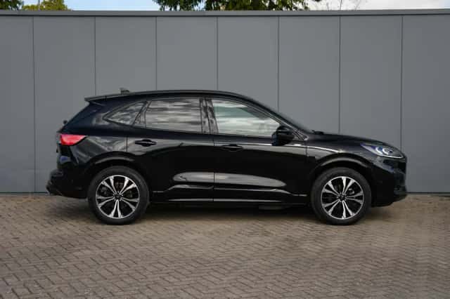 Ford Kuga (2023) thumbnail 4