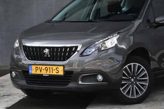 Peugeot 2008 (2017) thumbnail 2