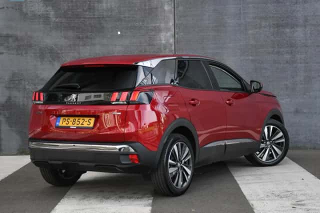 Peugeot 3008 (2017) thumbnail 5