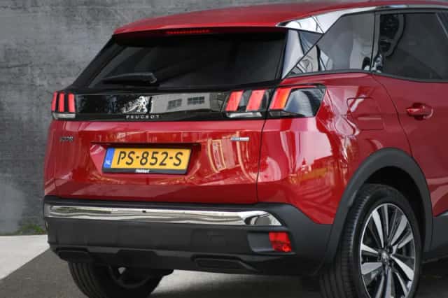Peugeot 3008 (2017) thumbnail 6