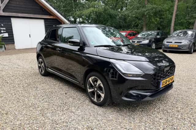 Suzuki Swift (2025) thumbnail 2