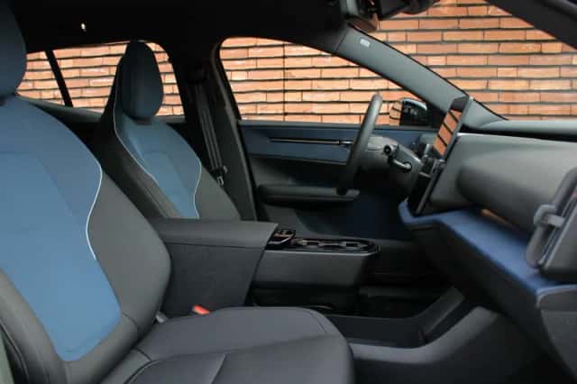 Volvo EX30 (2026) thumbnail 3