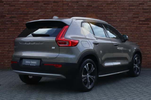 Volvo XC40 (2022) thumbnail 2