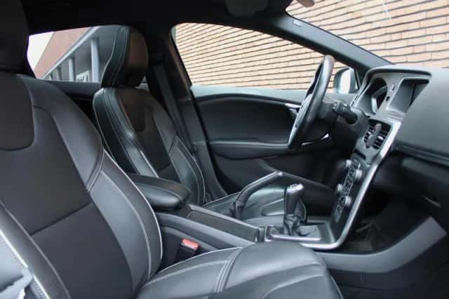 Volvo V40 (2018) thumbnail 3
