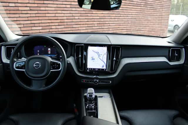 Volvo XC60 (2021) thumbnail 4
