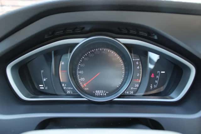 Volvo V40 Cross Country (2017) thumbnail 5