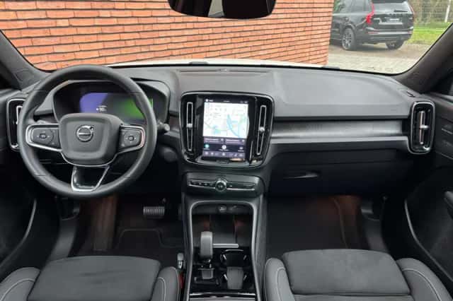 Volvo XC40 (2023) thumbnail 4