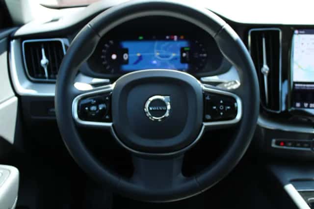 Volvo XC60 (2023) thumbnail 5